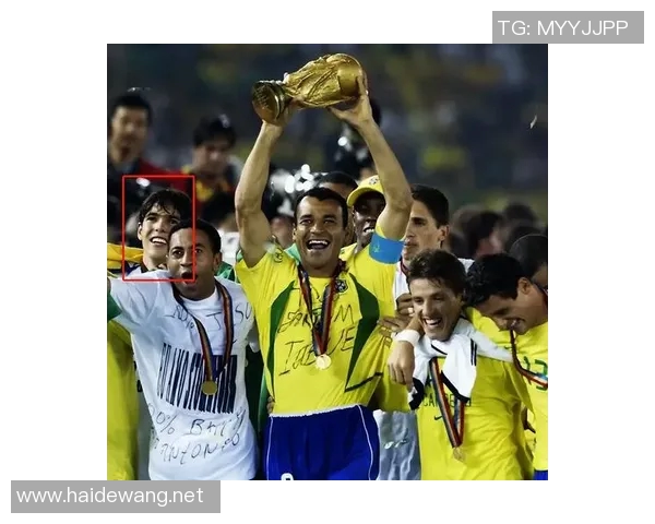 足球明星同框合影展现荣耀时刻，聚焦世界足坛巨星精彩瞬间